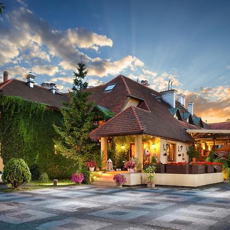 Villa Riccona Bronisze Экстерьер фото