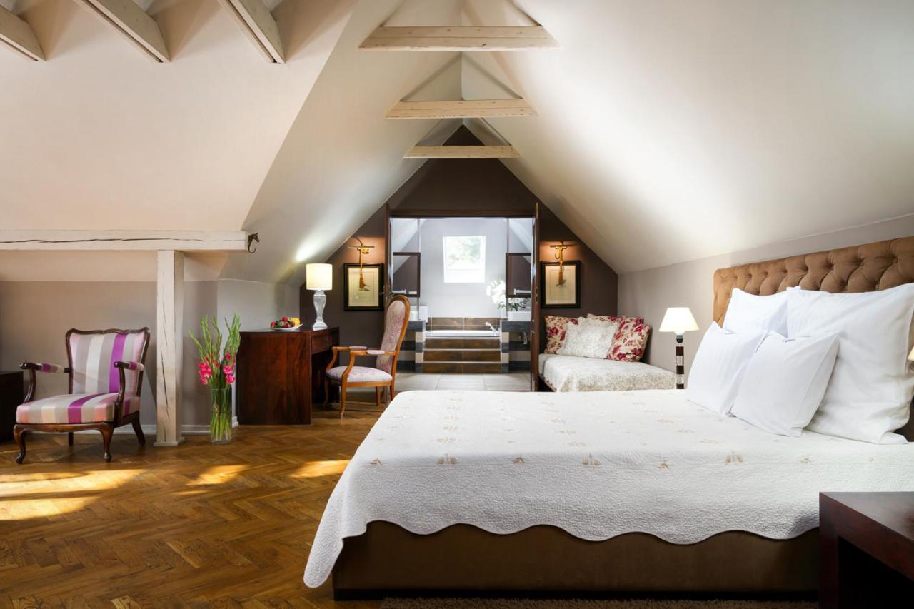 Villa Riccona Bronisze Экстерьер фото