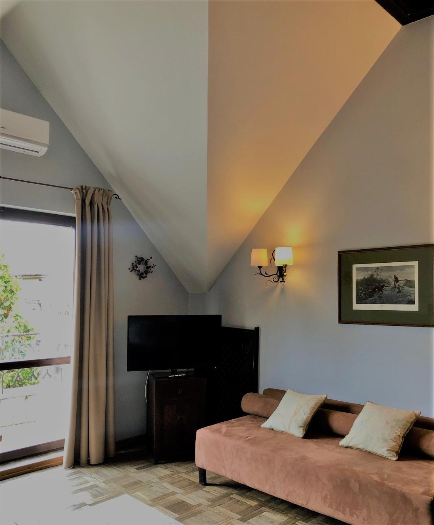 Villa Riccona Bronisze Экстерьер фото